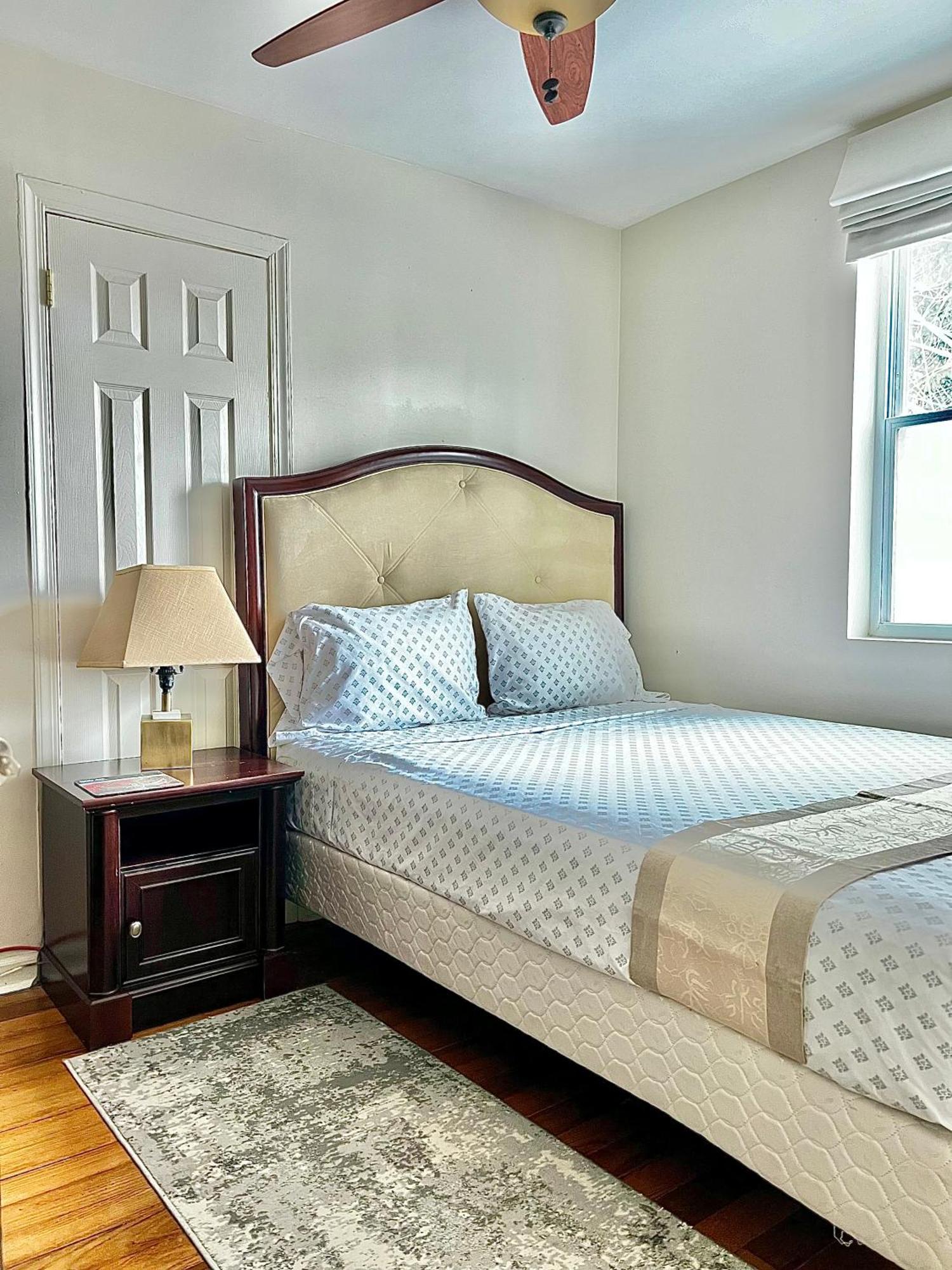 Aloha Homestay Falls Church Buitenkant foto